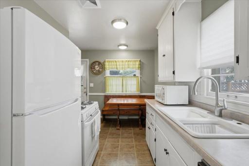 17-Kitchen.jpg
