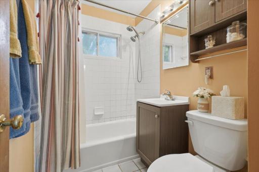 34-Bath 2.jpg