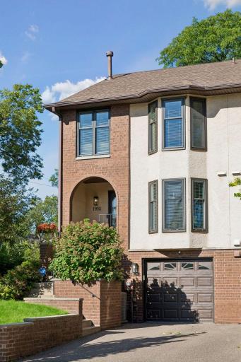 End unit with long driveway for extra parking