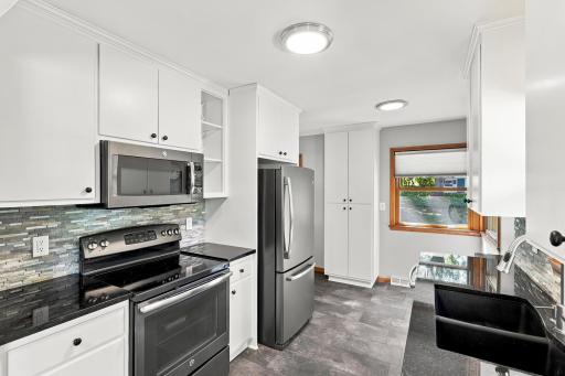 16403 Seymour Drive, Minnetonka, MN 55345