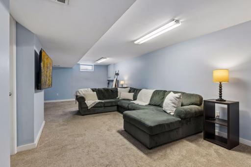 2128 Cohansey Boulevard, Roseville, MN 55113