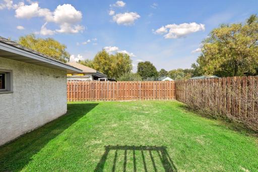 2128 Cohansey Boulevard, Roseville, MN 55113