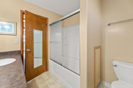 2807 Edgewood Drive N, Fargo, ND 58102