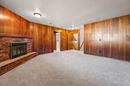Lovely, cozy family room for lounging & gathering