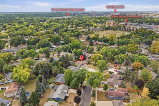 2807 Edgewood Drive N, Fargo, ND 58102