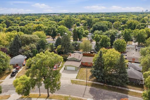 2807 Edgewood Drive N, Fargo, ND 58102