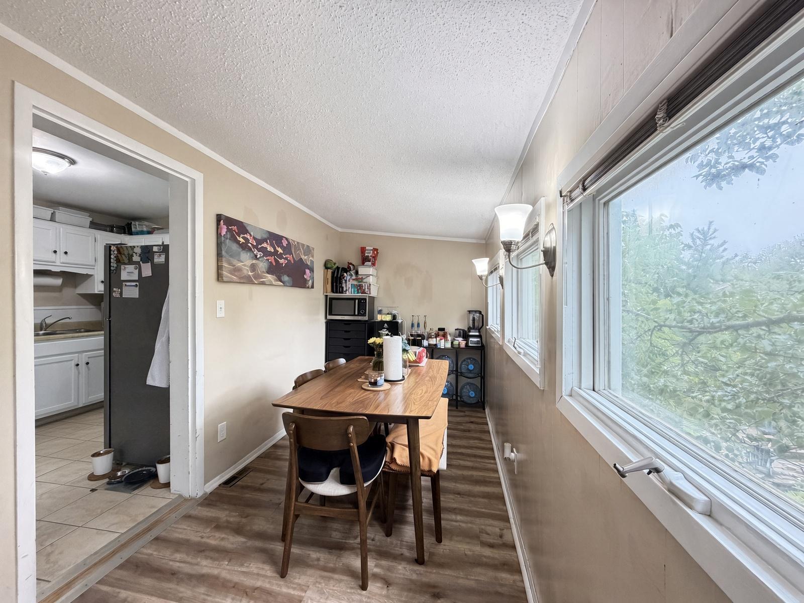 Upper unit dining room.jpg