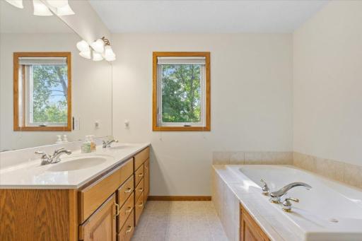 8549 Woodland Curve, Saint Bonifacius, MN 55375