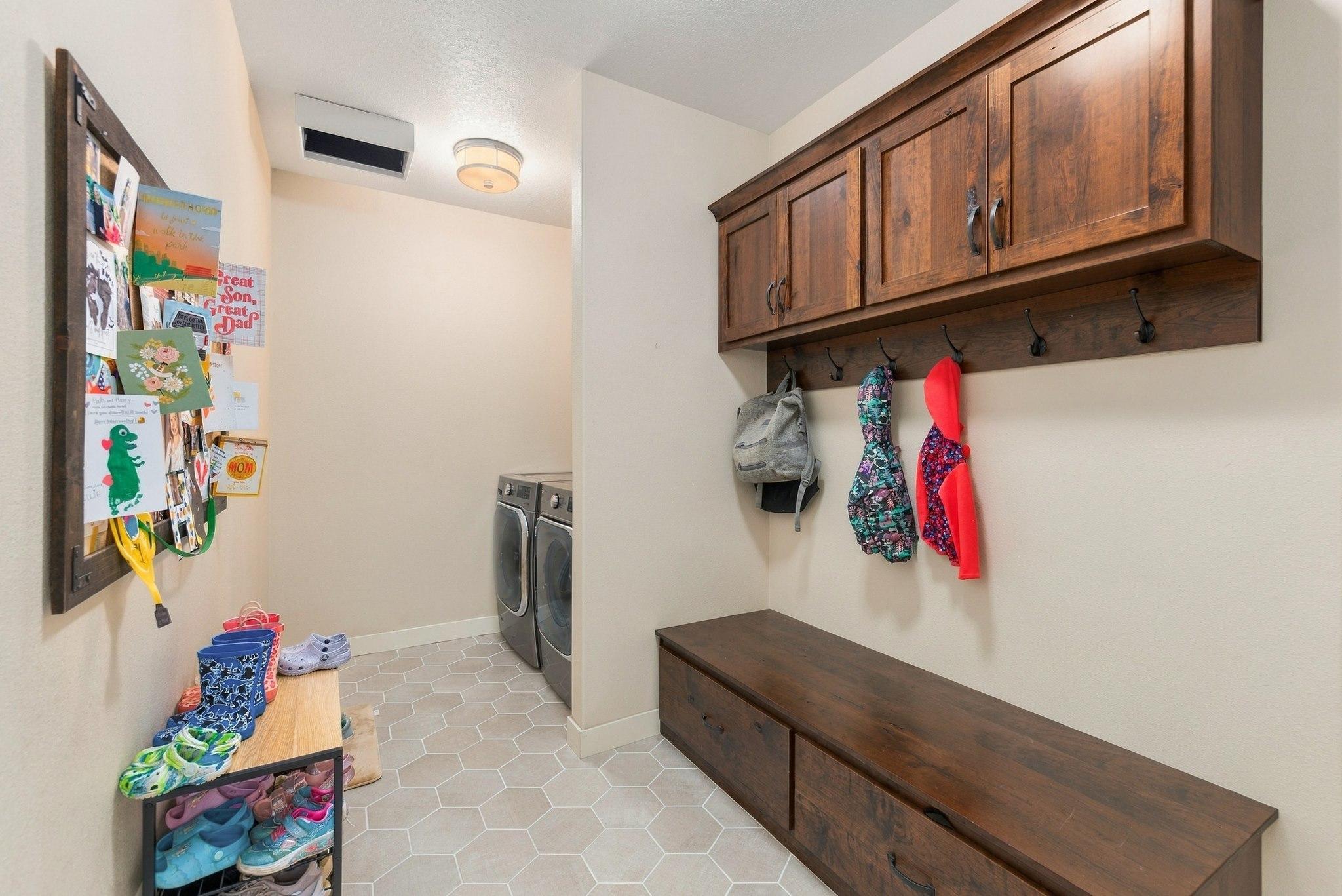 Back drop zone / Laundry Room
