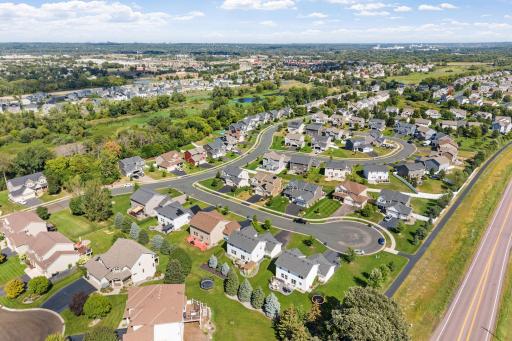 Wonderful neighborhood with trails, pond and a park!