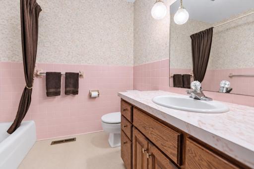 1610 Woodhaven Place, Owatonna, MN 55060