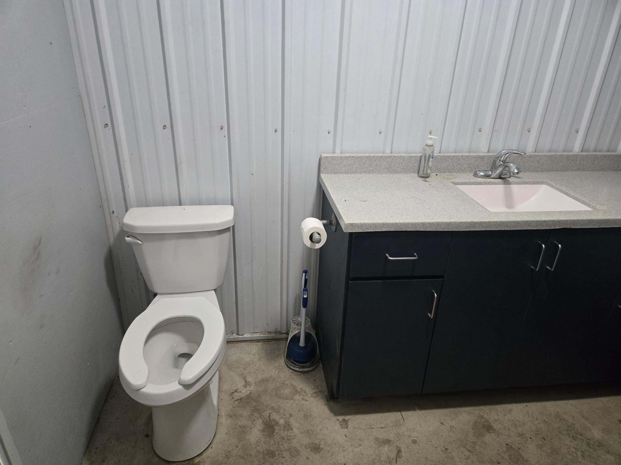 Bathroom 1.jpg