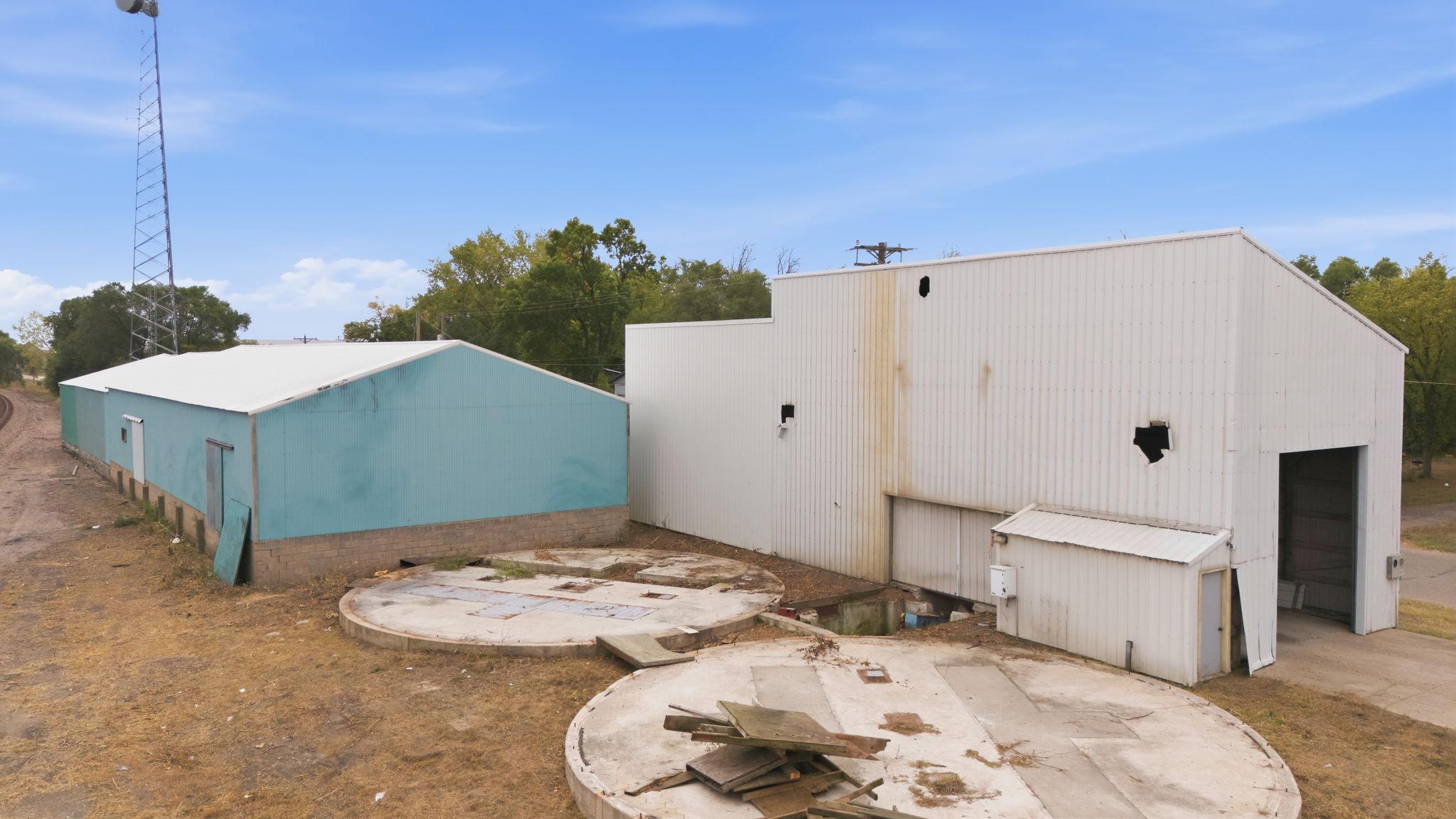 Blue Building: 7600 sq ft