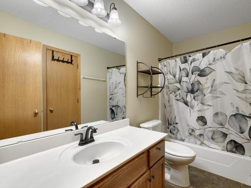 336 Gironde Court, Woodbury, MN 55125