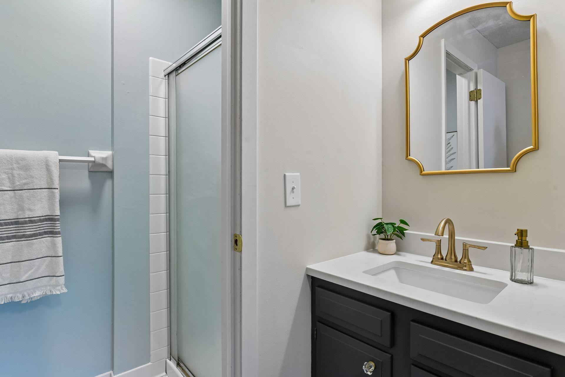 Ensuite 3/4 bathroom