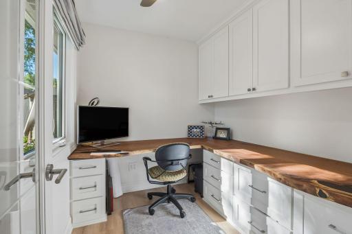 This is in the primary bedroom, dont fancy an office, build it out for ANOTHER walk-in closet