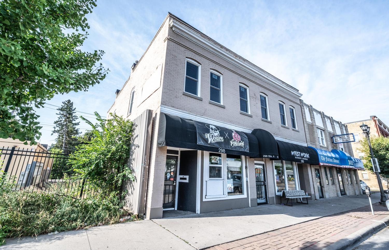 Welcome to 298 University Ave W!