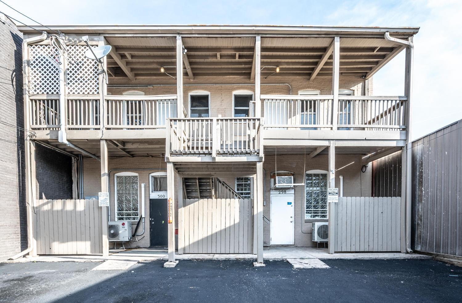 Back of 298 University Ave W