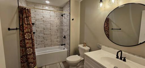 Upper Floor Full Bath