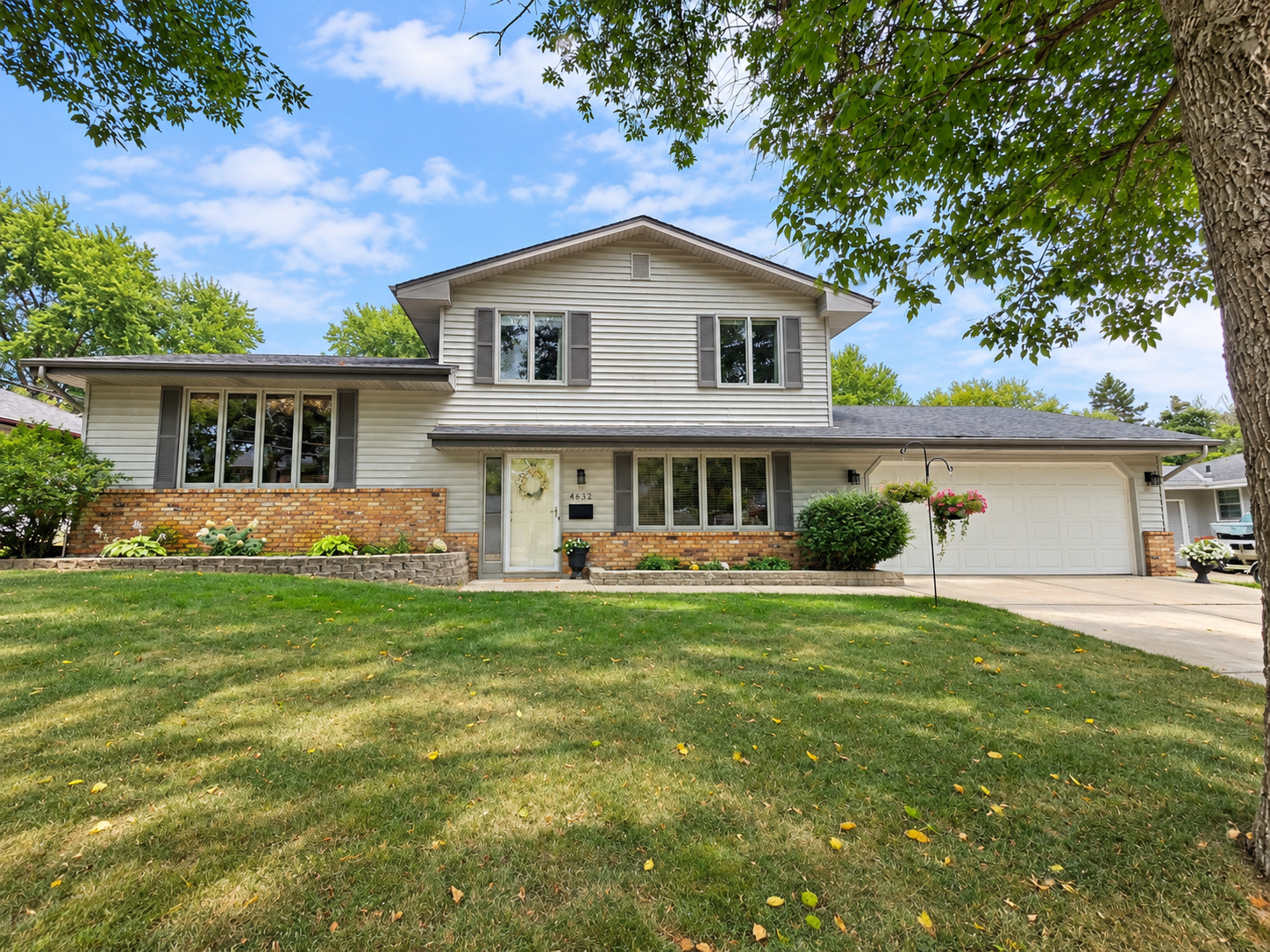 Property photo for 4632 Oregon Avenue N, New Hope, MN 55428