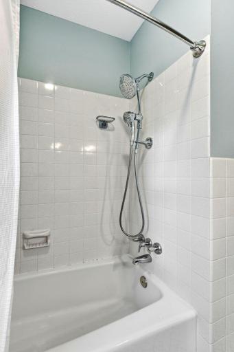 34-web-or-mls-4632-Oregon-Ave-N-34.jpg