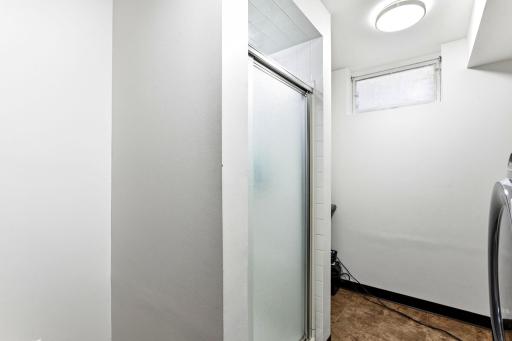 41-web-or-mls-4632-Oregon-Ave-N-41.jpg