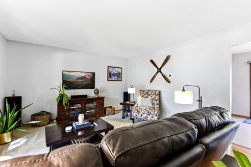 21-web-or-mls-4632-Oregon-Ave-N-21.jpg