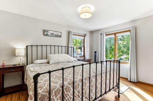 27-web-or-mls-4632-Oregon-Ave-N-27.jpg