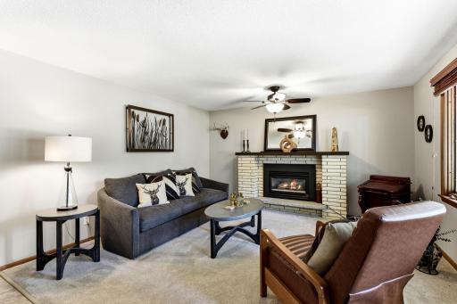7-web-or-mls-4632-Oregon-Ave-N-07.jpg