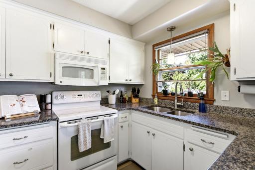 18-web-or-mls-4632-Oregon-Ave-N-18.jpg