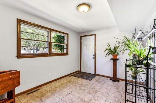 11-web-or-mls-4632-Oregon-Ave-N-11.jpg