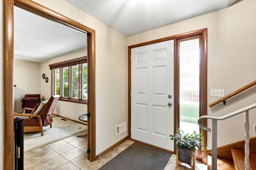 5-web-or-mls-4632-Oregon-Ave-N-05.jpg