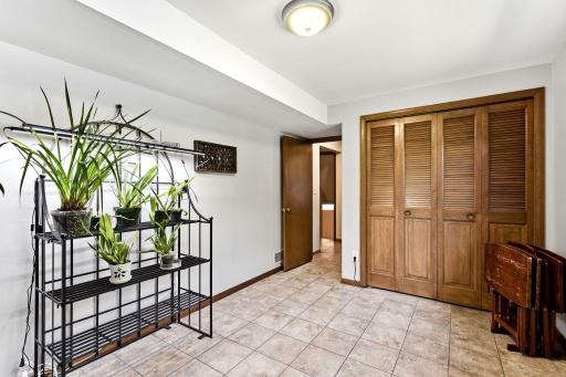 12-web-or-mls-4632-Oregon-Ave-N-12.jpg