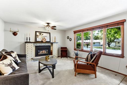 9-web-or-mls-4632-Oregon-Ave-N-09.jpg
