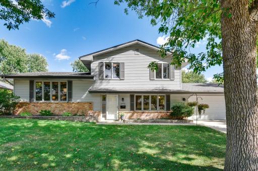 2-web-or-mls-4632-Oregon-Ave-N-02.jpg