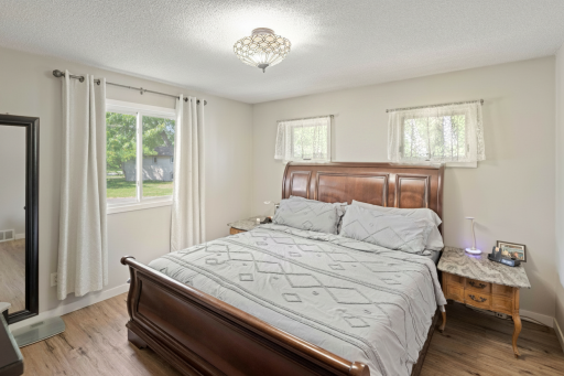 7712 N College Park Drive, Minneapolis, MN 55445
