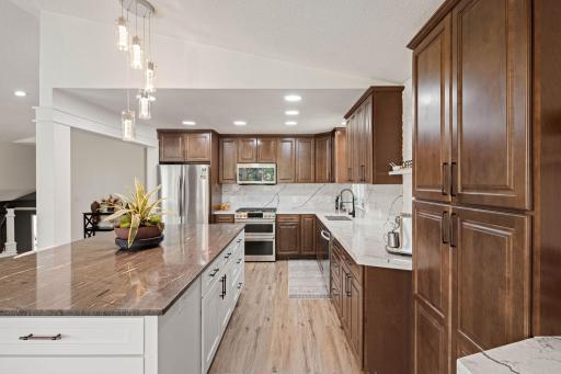 7712 N College Park Drive, Minneapolis, MN 55445