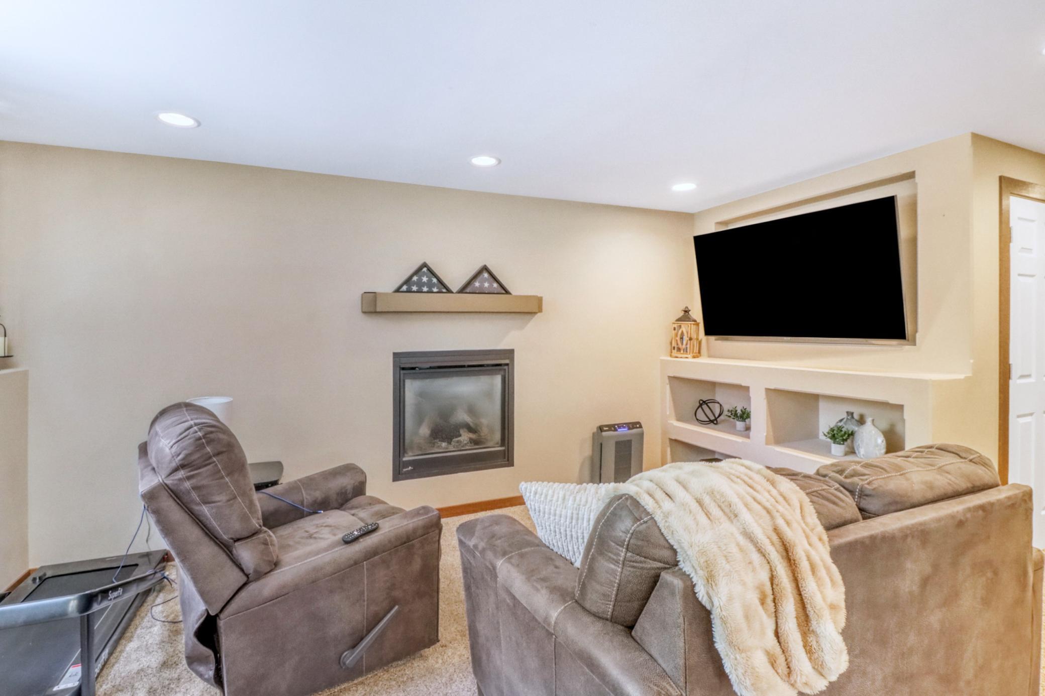 Basement Familyroom1_3.jpg