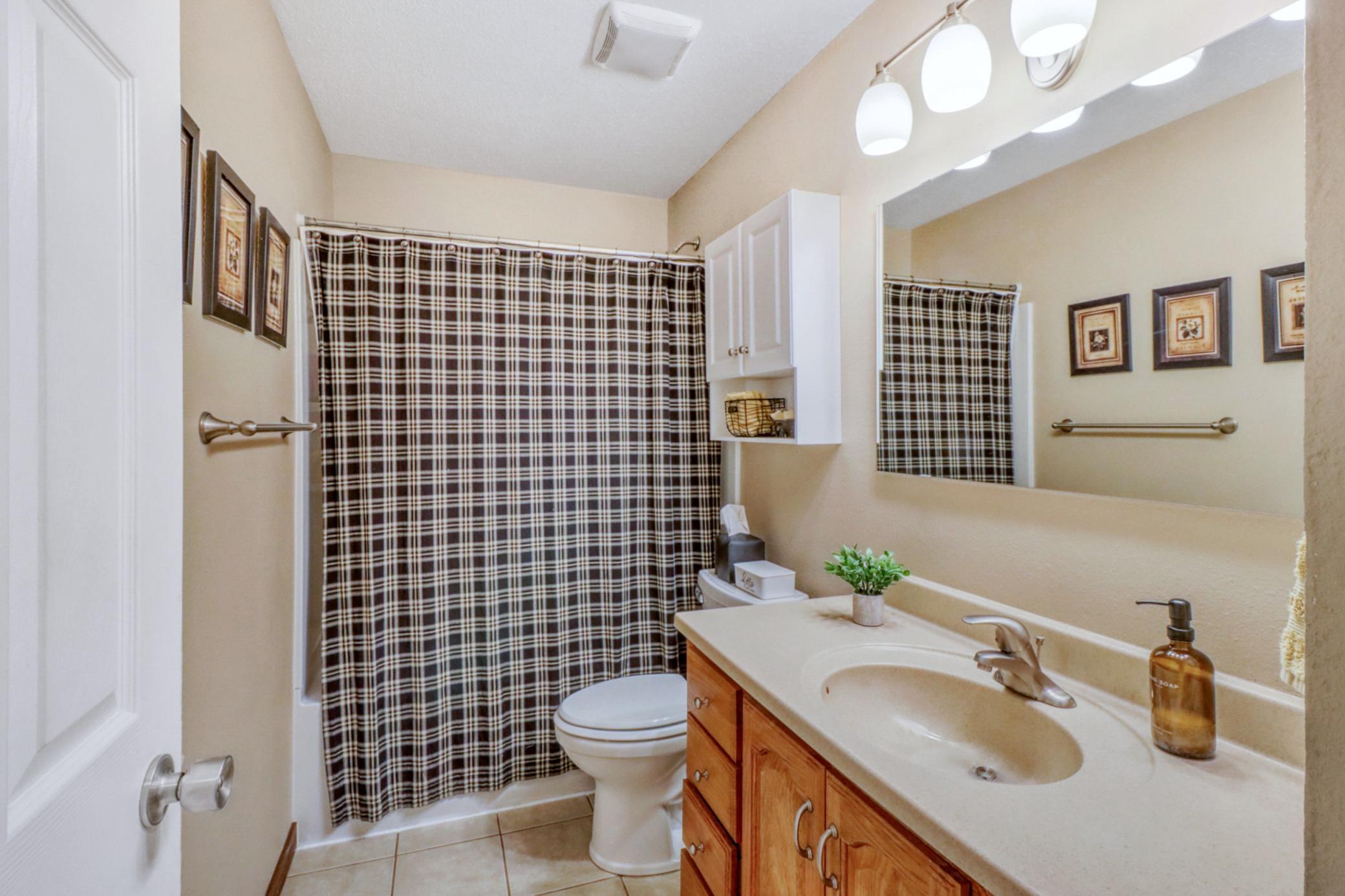 Bathroom1_1.jpg