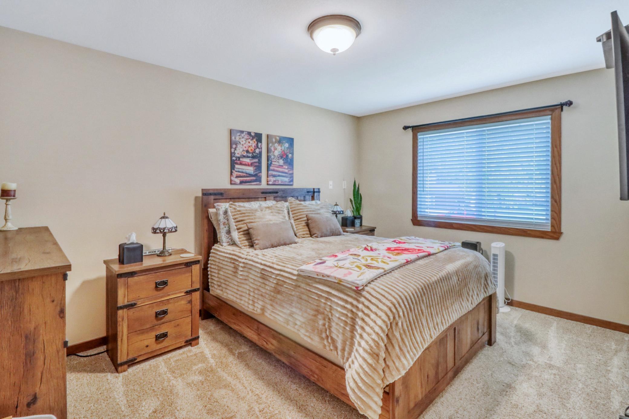 Bedroom1_1.jpg