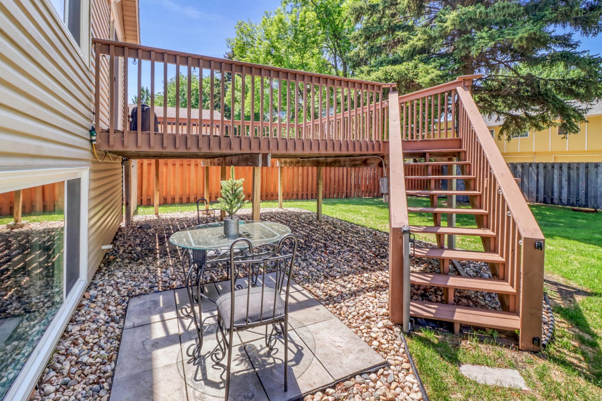 Backyard_deck1_1.jpg