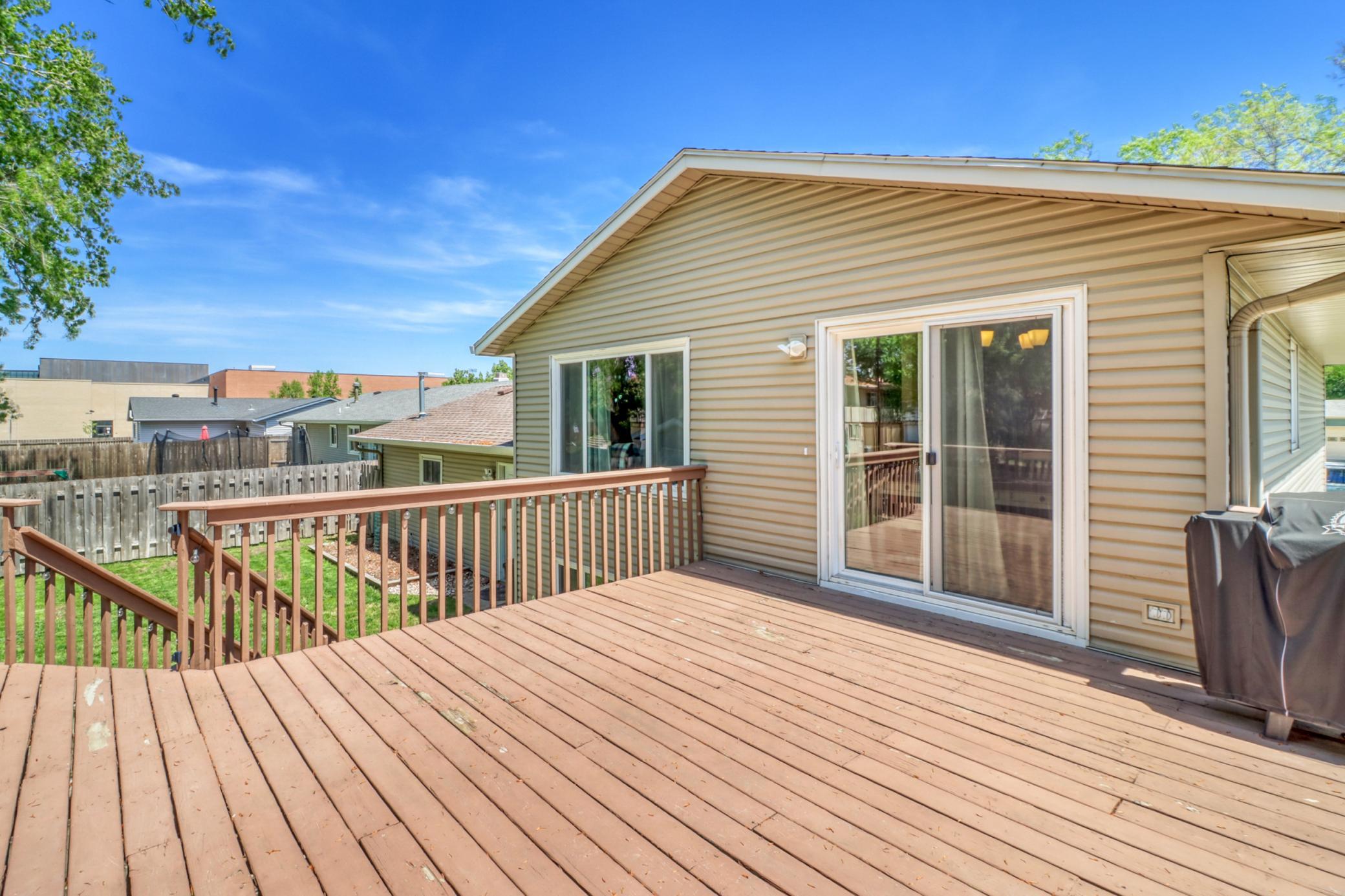 Backyard_deck1_2.jpg
