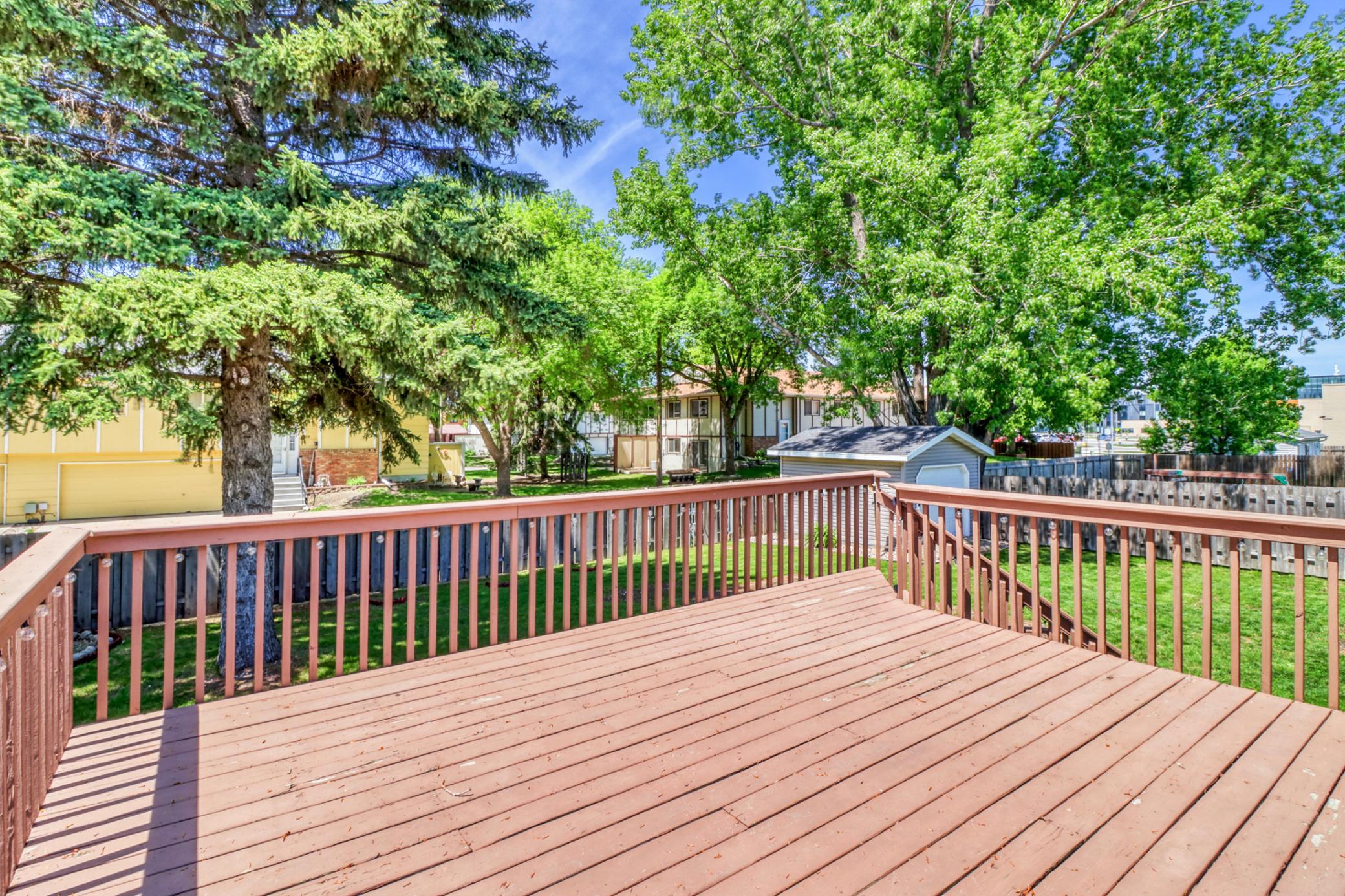 Backyard_deck1_3.jpg