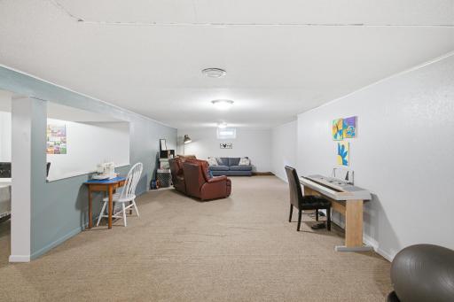 403 9th Avenue SW, Wells, MN 56097