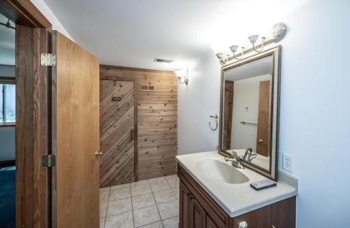 037-034-Bathroom-1500x977.jpg