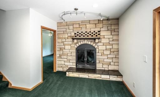 032-011-Family Room-1500x916.jpg
