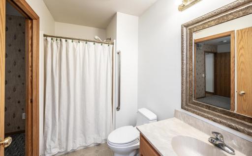 028-032-Bathroom-1500x933.jpg