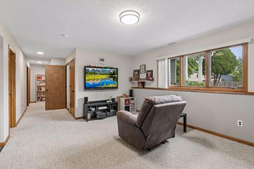 5855 W 140th Street, Savage, MN 55378