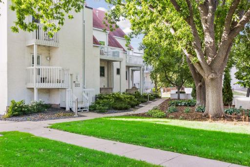 3008 Lake Shore Drive, Minneapolis, MN 55416
