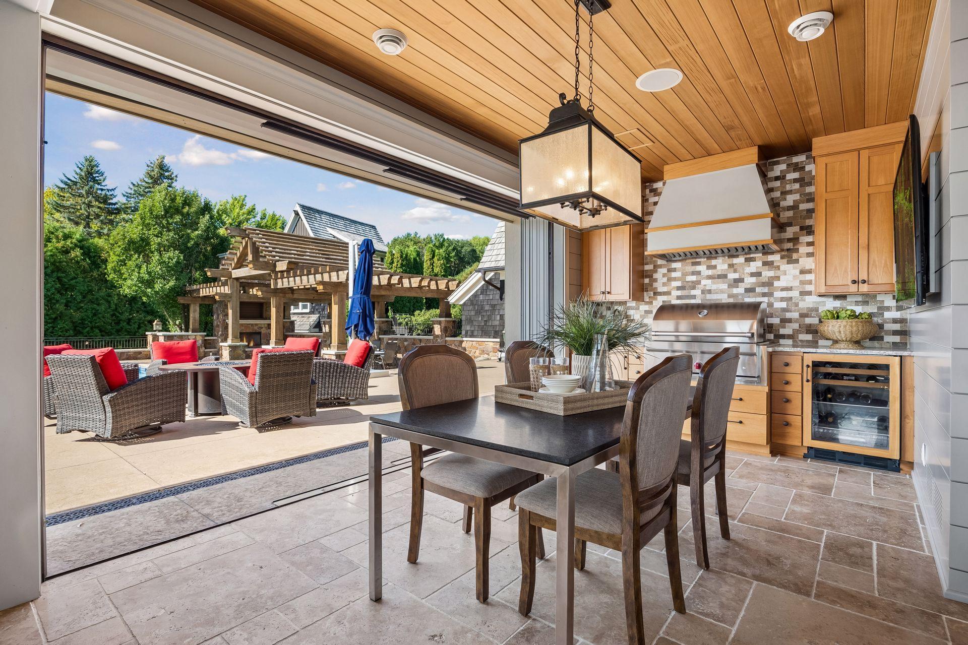 Glass wall/opening toward outdoor entertaining area